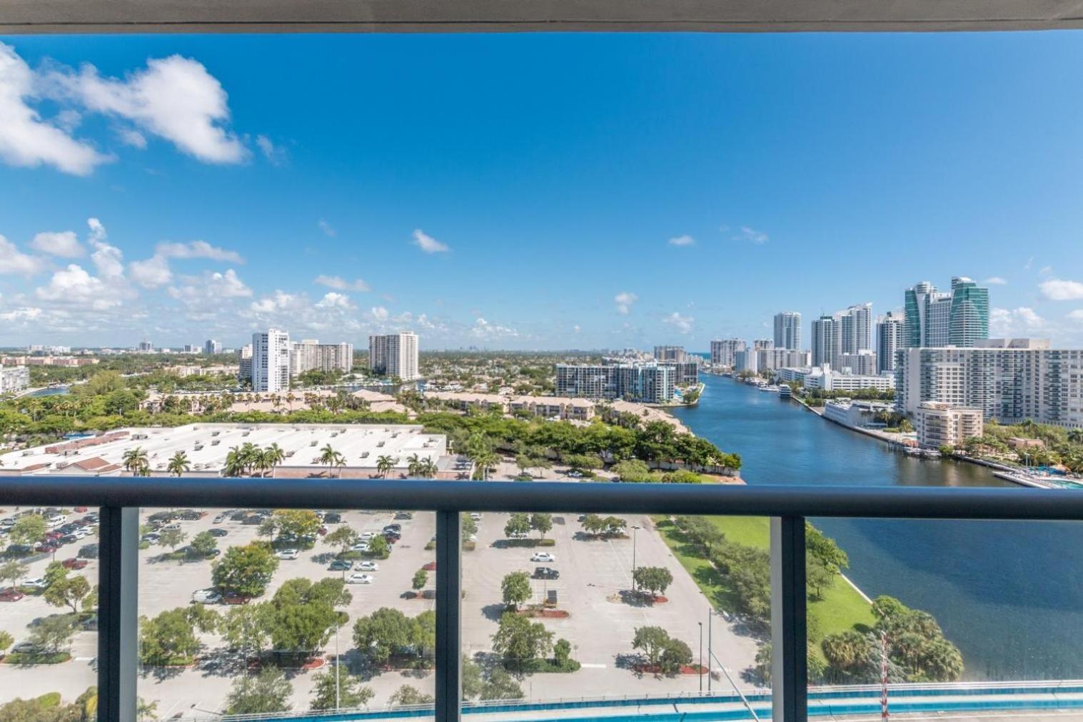 Modern One Bedroom Rental At Beach Walk Resort Miami 18Th Floor Hallandale Beach Kültér fotó
