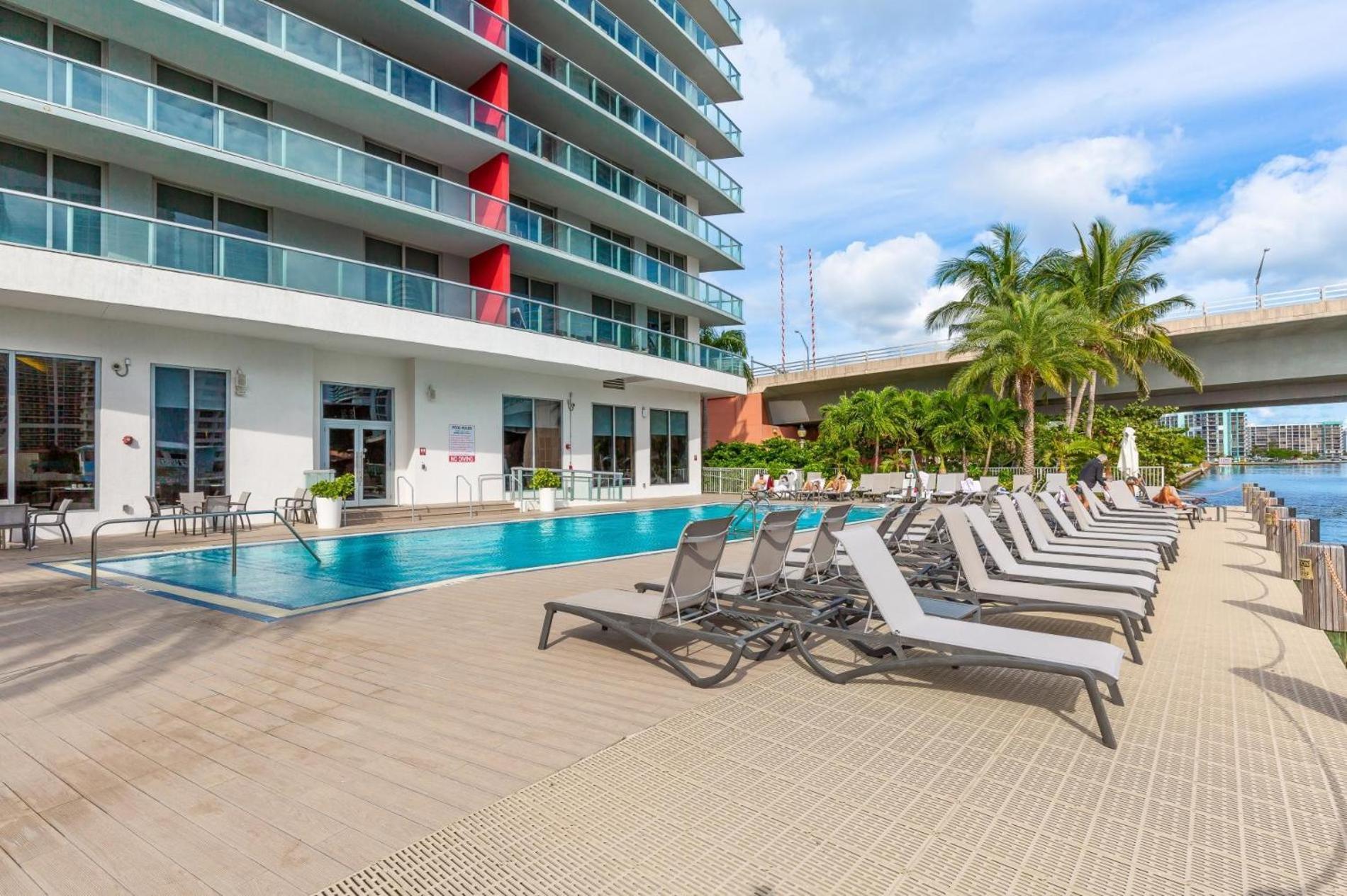 Modern One Bedroom Rental At Beach Walk Resort Miami 18Th Floor Hallandale Beach Kültér fotó