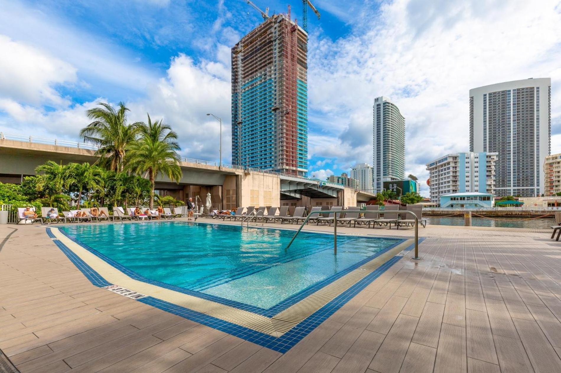 Modern One Bedroom Rental At Beach Walk Resort Miami 18Th Floor Hallandale Beach Kültér fotó