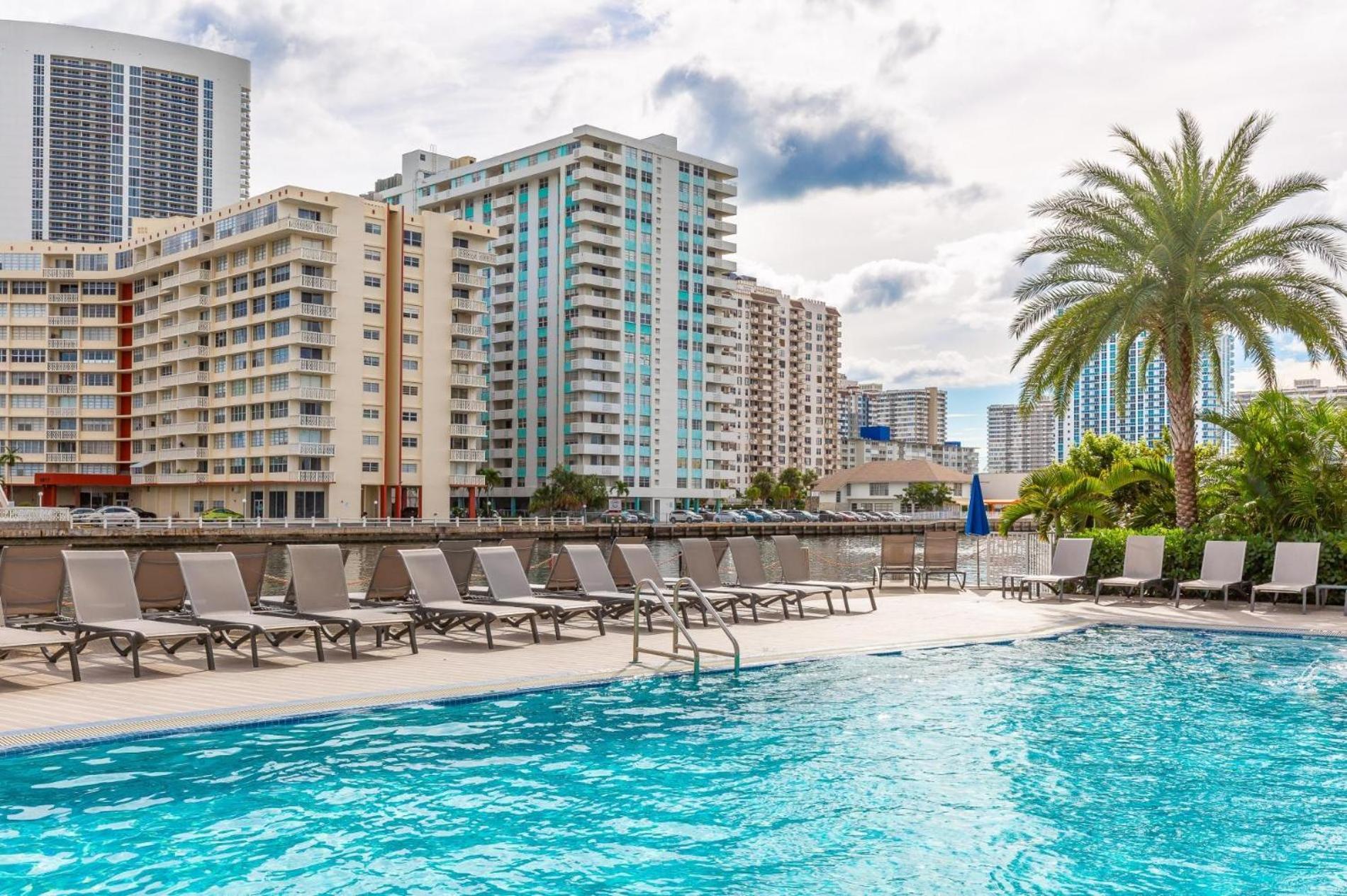 Modern One Bedroom Rental At Beach Walk Resort Miami 18Th Floor Hallandale Beach Kültér fotó